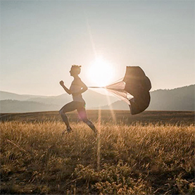 Stephanie Meyers running with parachute in tow